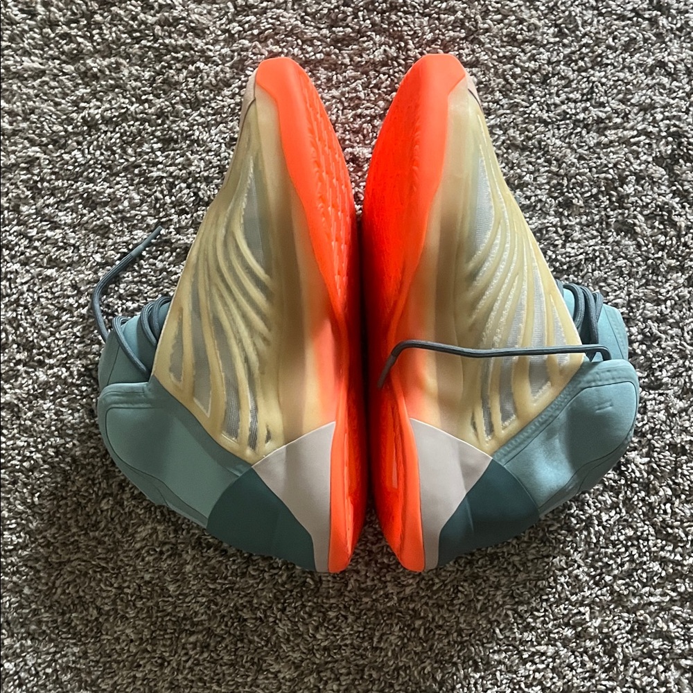 Adidas Yeezy Quantum Hi-Res Coral - Picture 7 of 7